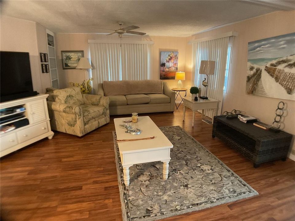 For Sale: $124,900 (2 beds, 2 baths, 1152 Square Feet)