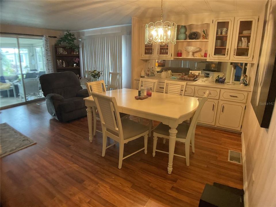 For Sale: $124,900 (2 beds, 2 baths, 1152 Square Feet)