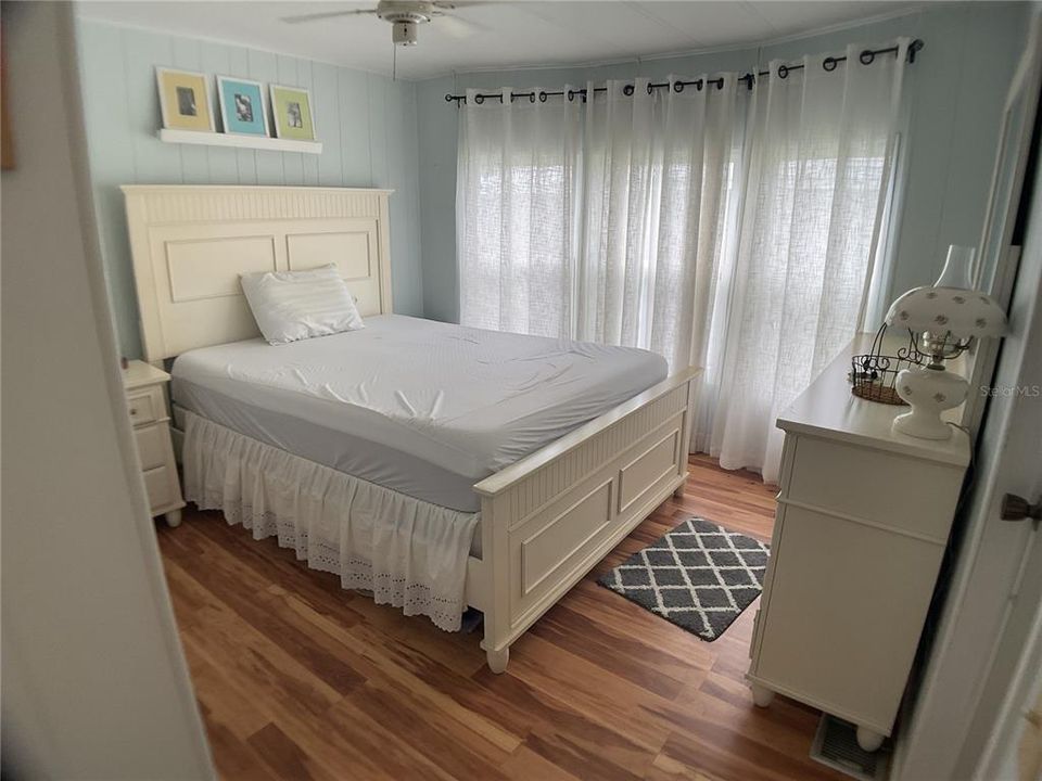 For Sale: $124,900 (2 beds, 2 baths, 1152 Square Feet)