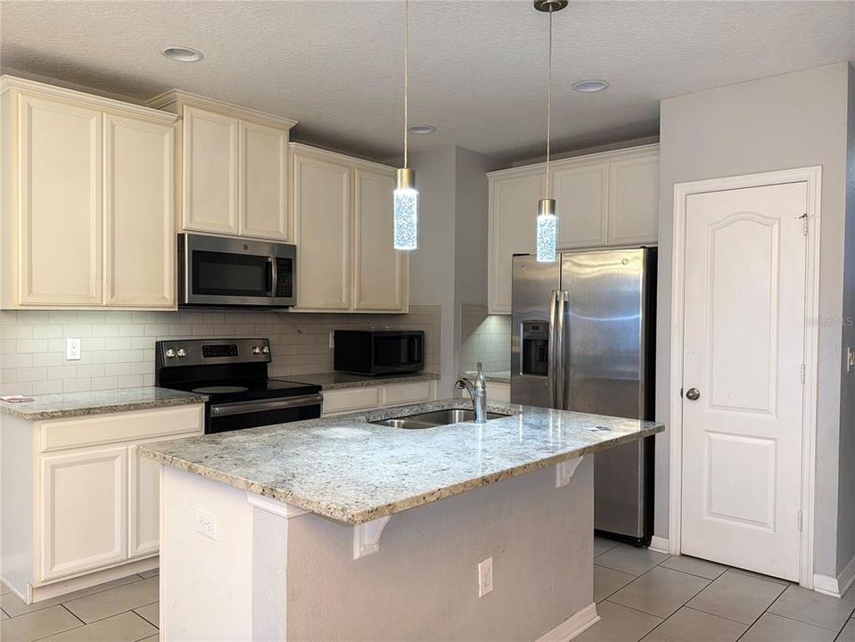 For Rent: $2,800 (3 beds, 2 baths, 1451 Square Feet)