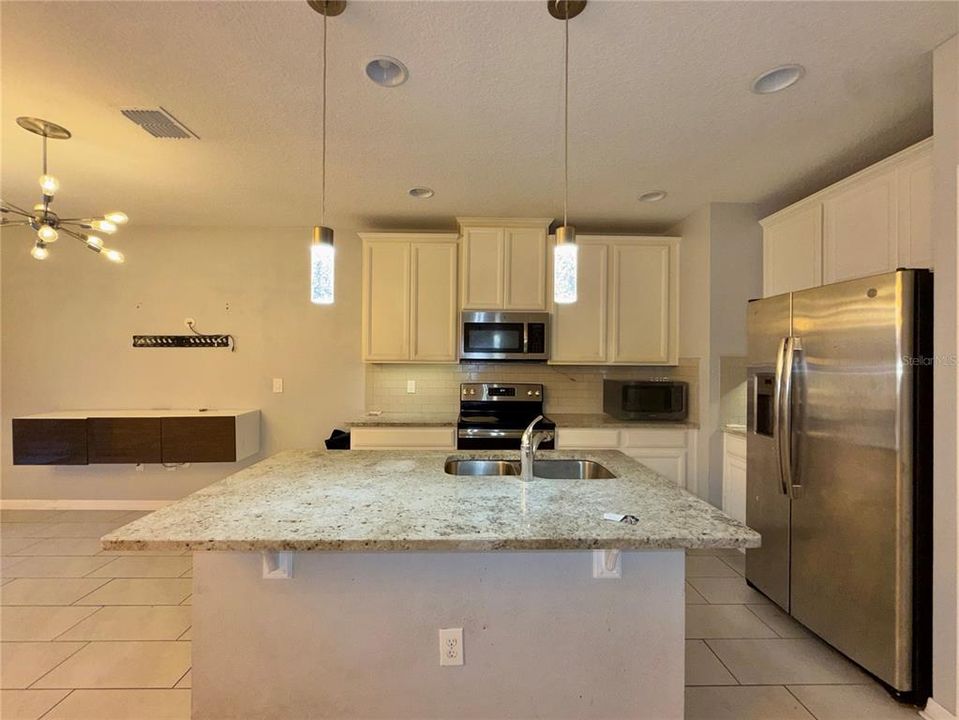 For Rent: $2,800 (3 beds, 2 baths, 1451 Square Feet)