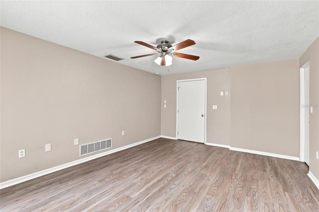 For Sale: $499,900 (3 beds, 2 baths, 2247 Square Feet)