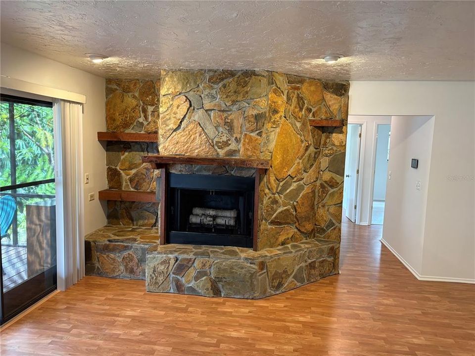 For Rent: $2,700 (3 beds, 2 baths, 1188 Square Feet)