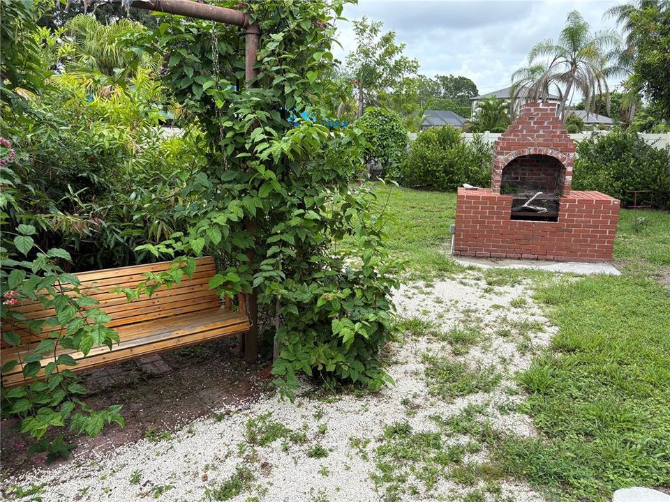 For Rent: $2,700 (3 beds, 2 baths, 1188 Square Feet)