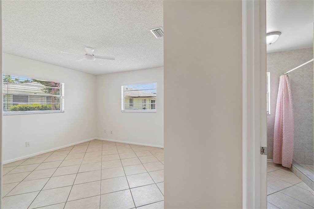 Activo con contrato: $229,900 (2 camas, 2 baños, 1516 Pies cuadrados)
