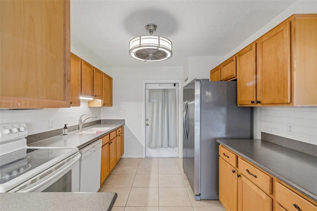 Activo con contrato: $229,900 (2 camas, 2 baños, 1516 Pies cuadrados)