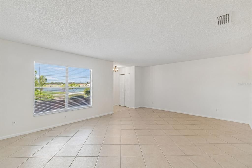 Activo con contrato: $229,900 (2 camas, 2 baños, 1516 Pies cuadrados)