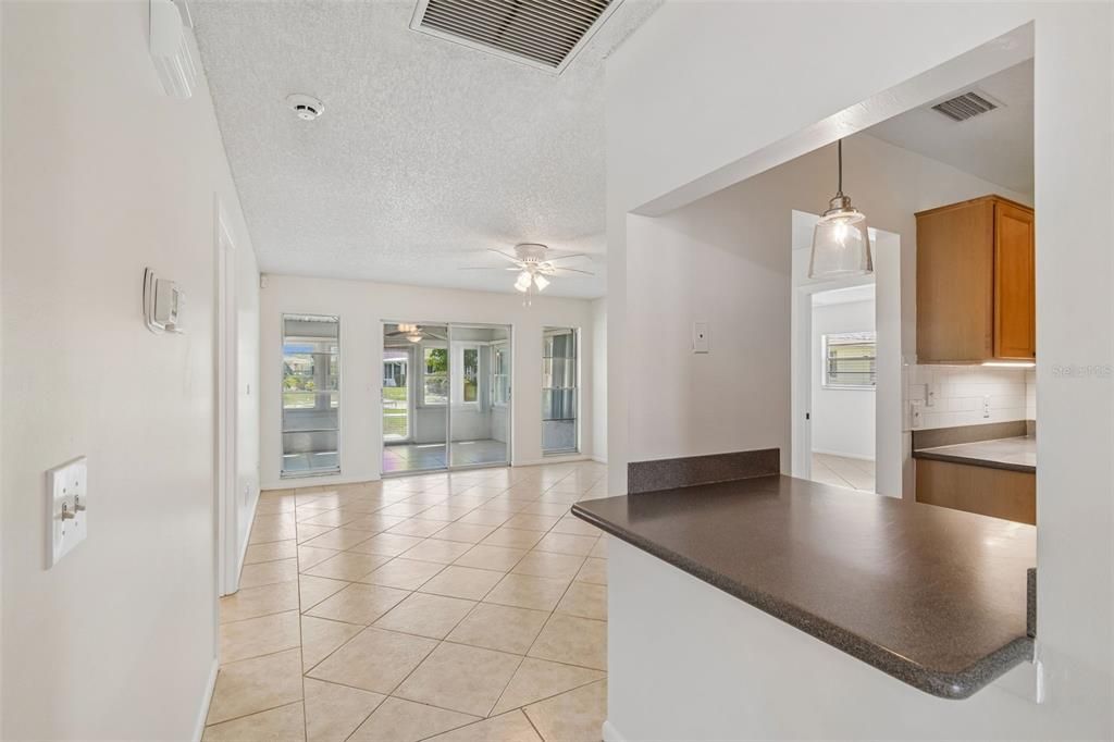 Activo con contrato: $229,900 (2 camas, 2 baños, 1516 Pies cuadrados)