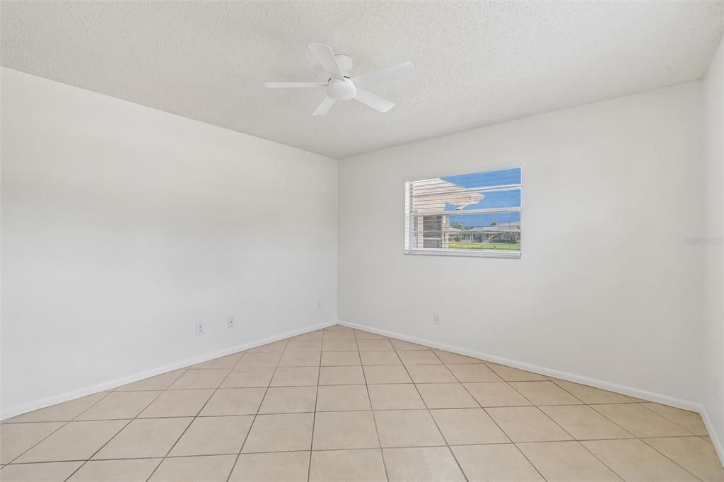 Activo con contrato: $229,900 (2 camas, 2 baños, 1516 Pies cuadrados)