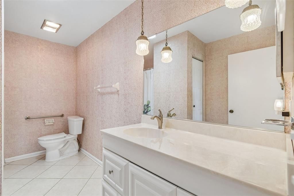 Activo con contrato: $229,900 (2 camas, 2 baños, 1516 Pies cuadrados)