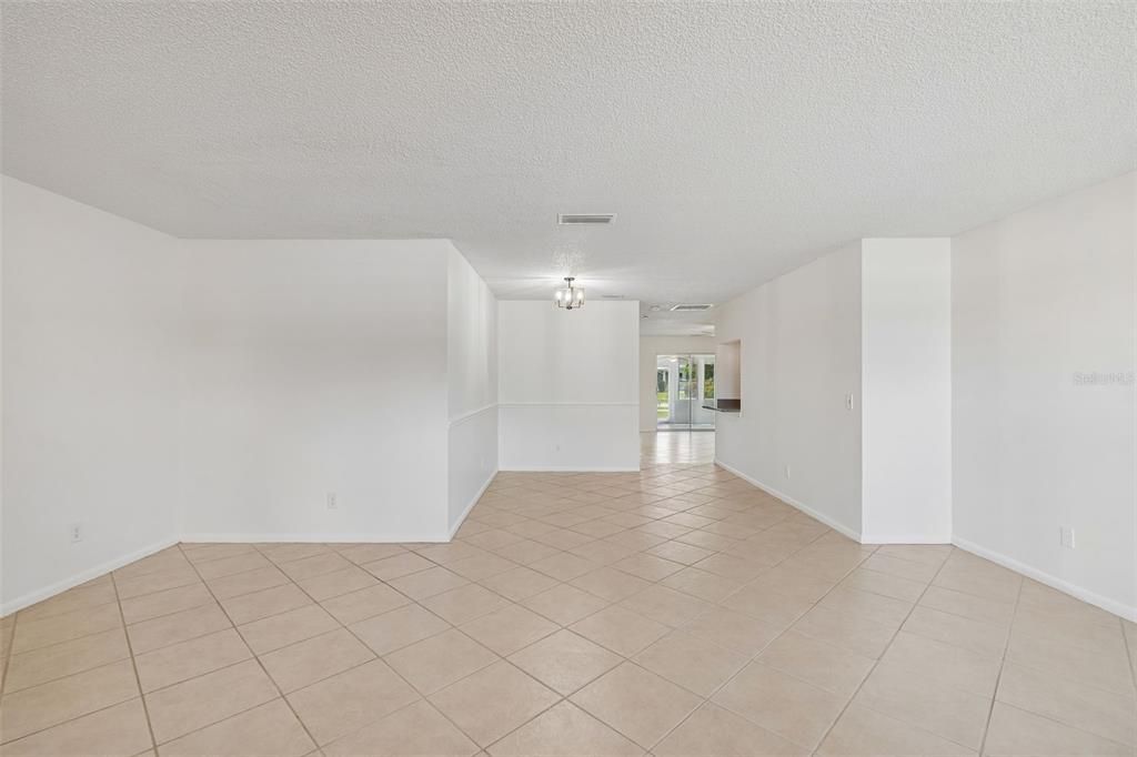 Activo con contrato: $229,900 (2 camas, 2 baños, 1516 Pies cuadrados)