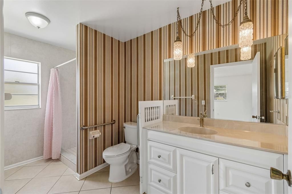 Activo con contrato: $229,900 (2 camas, 2 baños, 1516 Pies cuadrados)