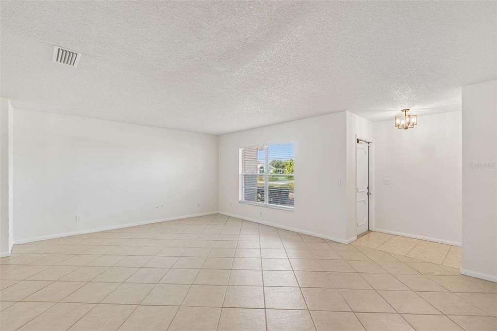 Activo con contrato: $229,900 (2 camas, 2 baños, 1516 Pies cuadrados)