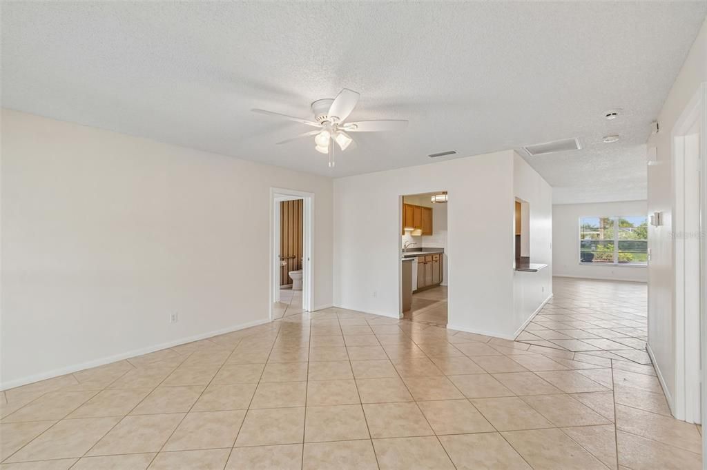Activo con contrato: $229,900 (2 camas, 2 baños, 1516 Pies cuadrados)