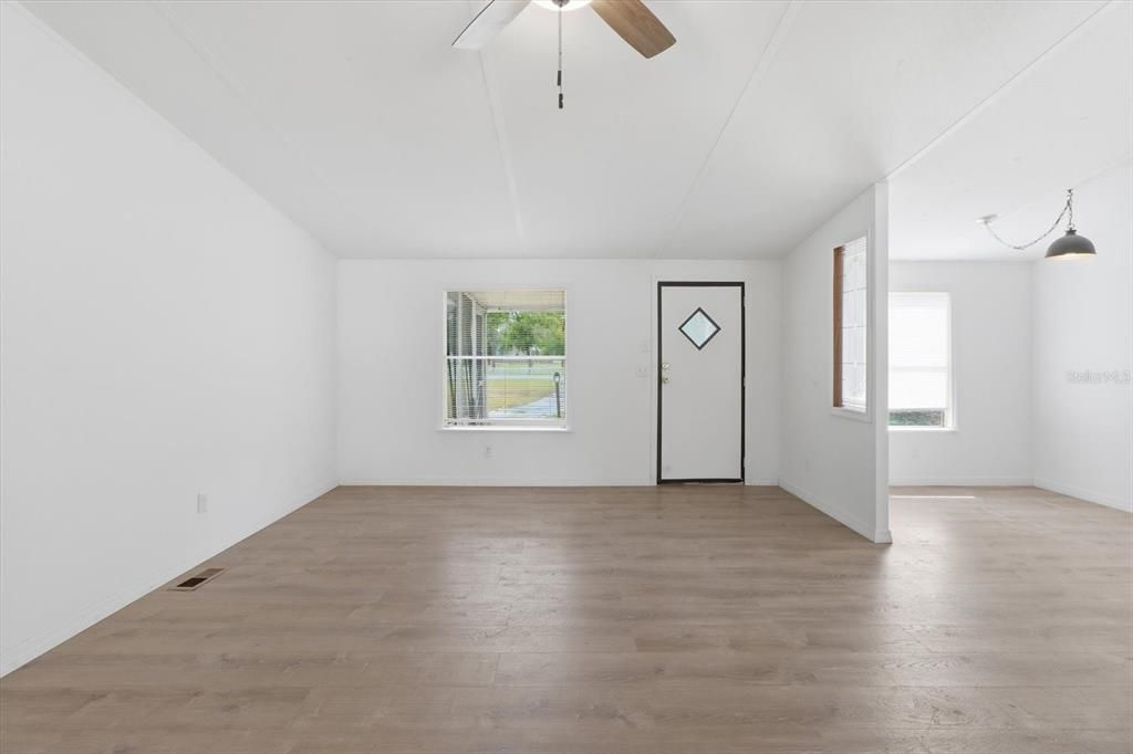 For Sale: $229,900 (3 beds, 2 baths, 1152 Square Feet)