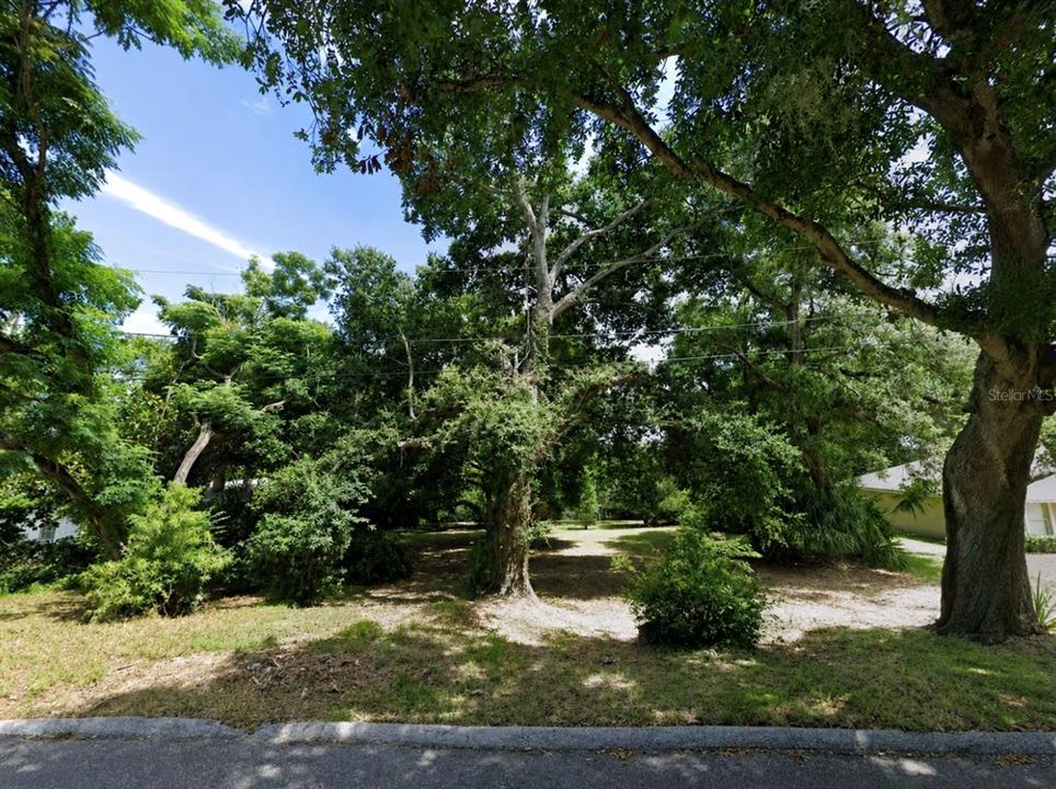 На продажу: $115,000 (0.31 acres)
