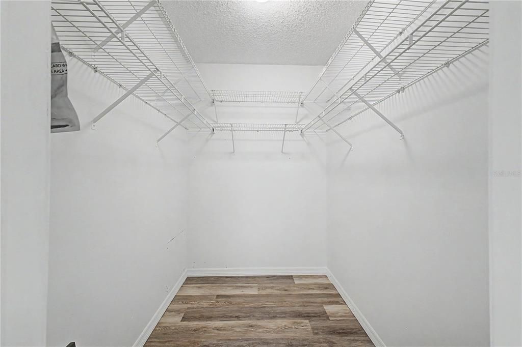 Activo con contrato: $339,000 (3 camas, 2 baños, 1726 Pies cuadrados)