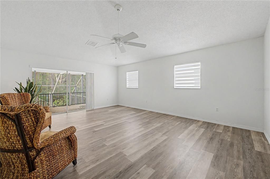 Activo con contrato: $339,000 (3 camas, 2 baños, 1726 Pies cuadrados)