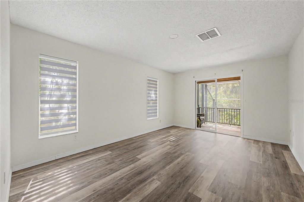 Activo con contrato: $339,000 (3 camas, 2 baños, 1726 Pies cuadrados)