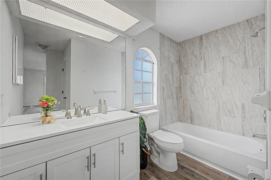 Activo con contrato: $339,000 (3 camas, 2 baños, 1726 Pies cuadrados)