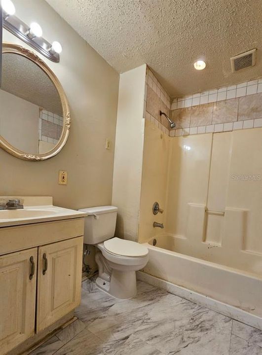 For Rent: $800 (0 beds, 1 baths, 336 Square Feet)