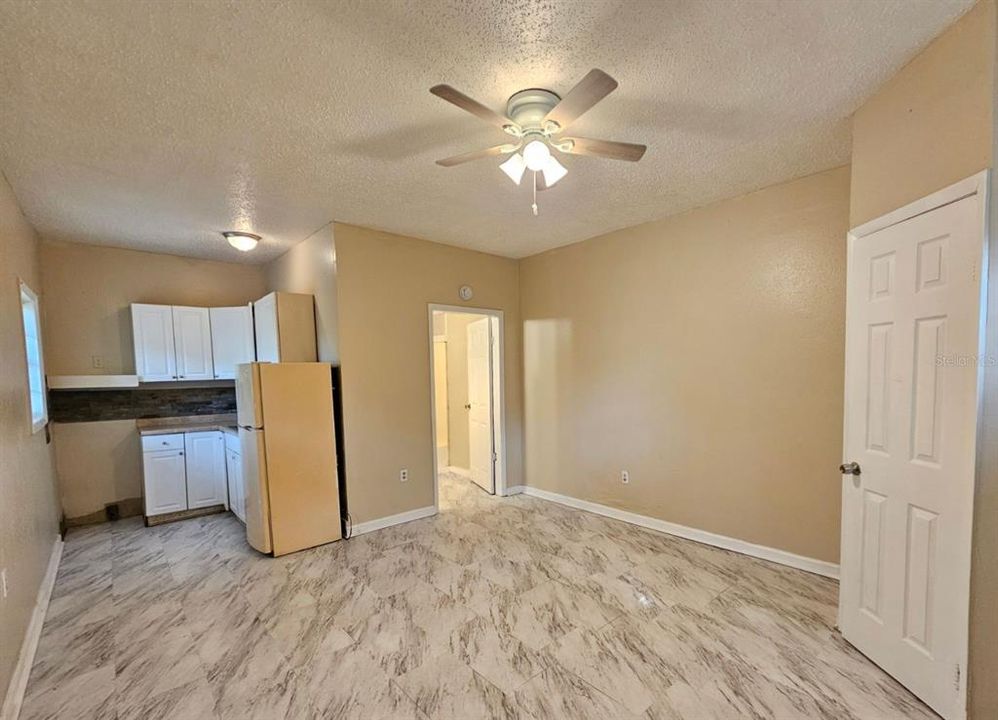 For Rent: $800 (0 beds, 1 baths, 336 Square Feet)