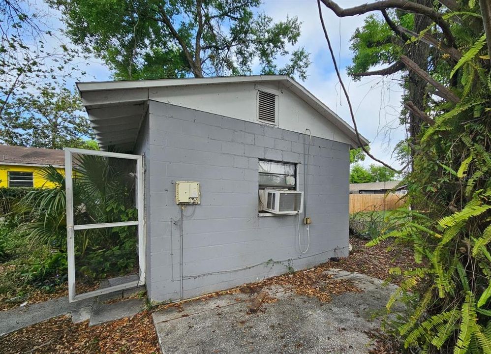 For Rent: $800 (0 beds, 1 baths, 336 Square Feet)