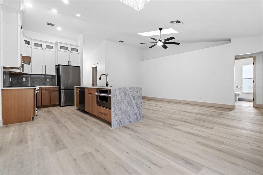 En Venta: $449,900 (3 camas, 2 baños, 1996 Pies cuadrados)