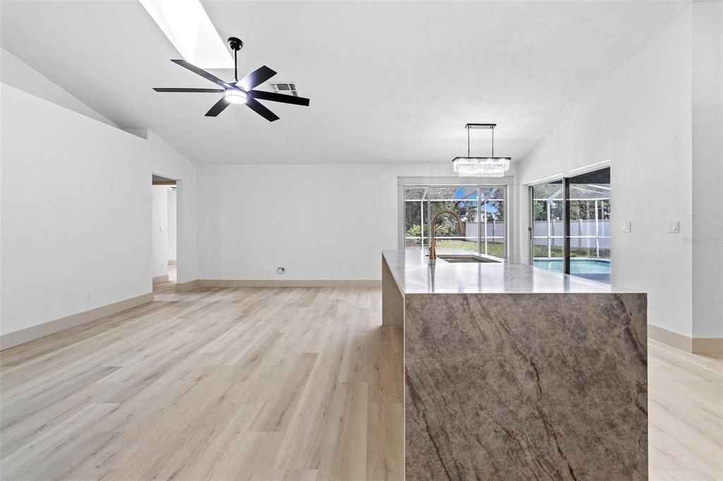 En Venta: $449,900 (3 camas, 2 baños, 1996 Pies cuadrados)