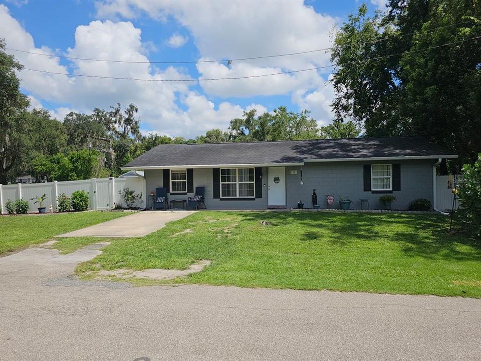 For Sale: $215,000 (3 beds, 1 baths, 1152 Square Feet)