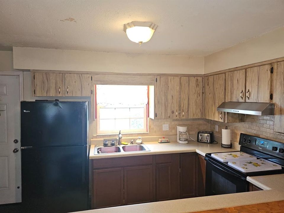 For Sale: $215,000 (3 beds, 1 baths, 1152 Square Feet)