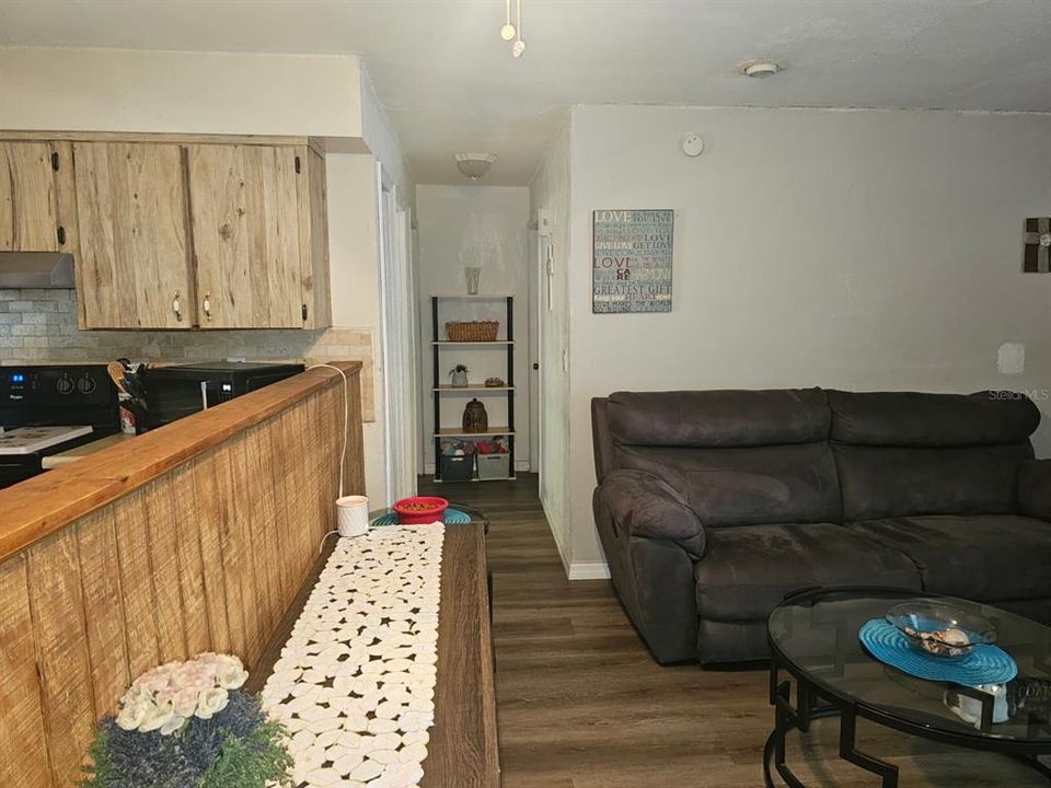 For Sale: $215,000 (3 beds, 1 baths, 1152 Square Feet)