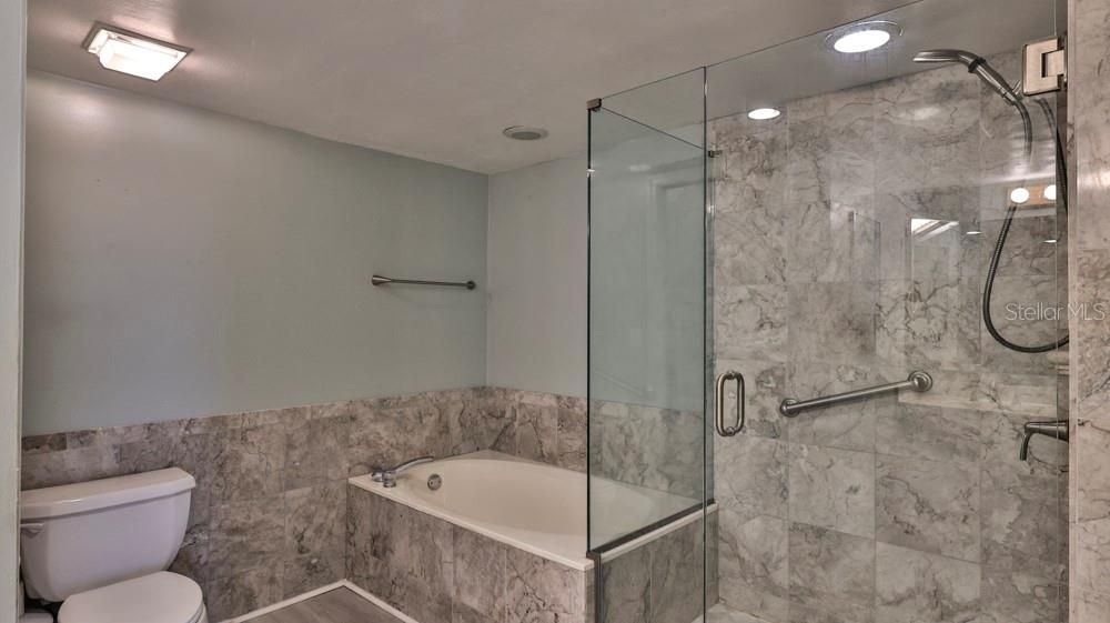 На продажу: $259,500 (2 спален, 2 ванн, 1400 Квадратных фут)