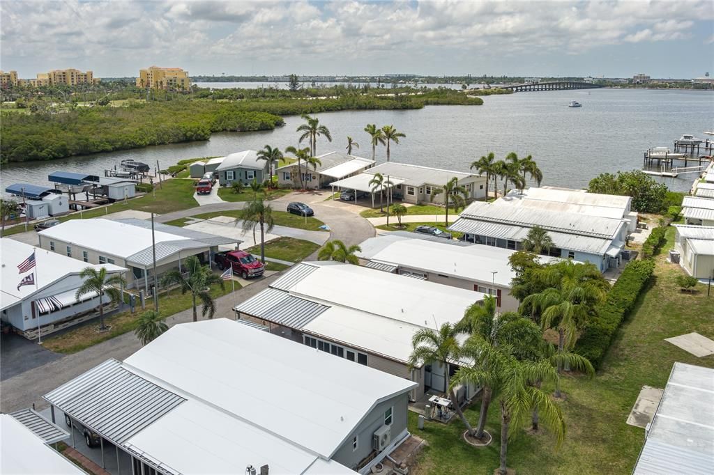 For Sale: $155,000 (2 beds, 2 baths, 954 Square Feet)