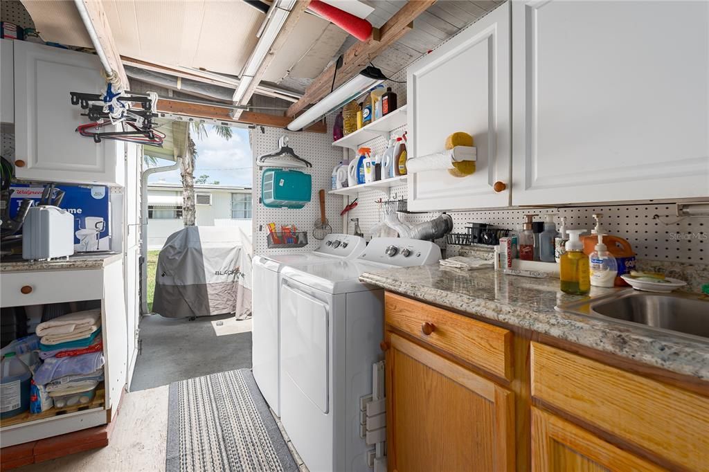 For Sale: $155,000 (2 beds, 2 baths, 954 Square Feet)