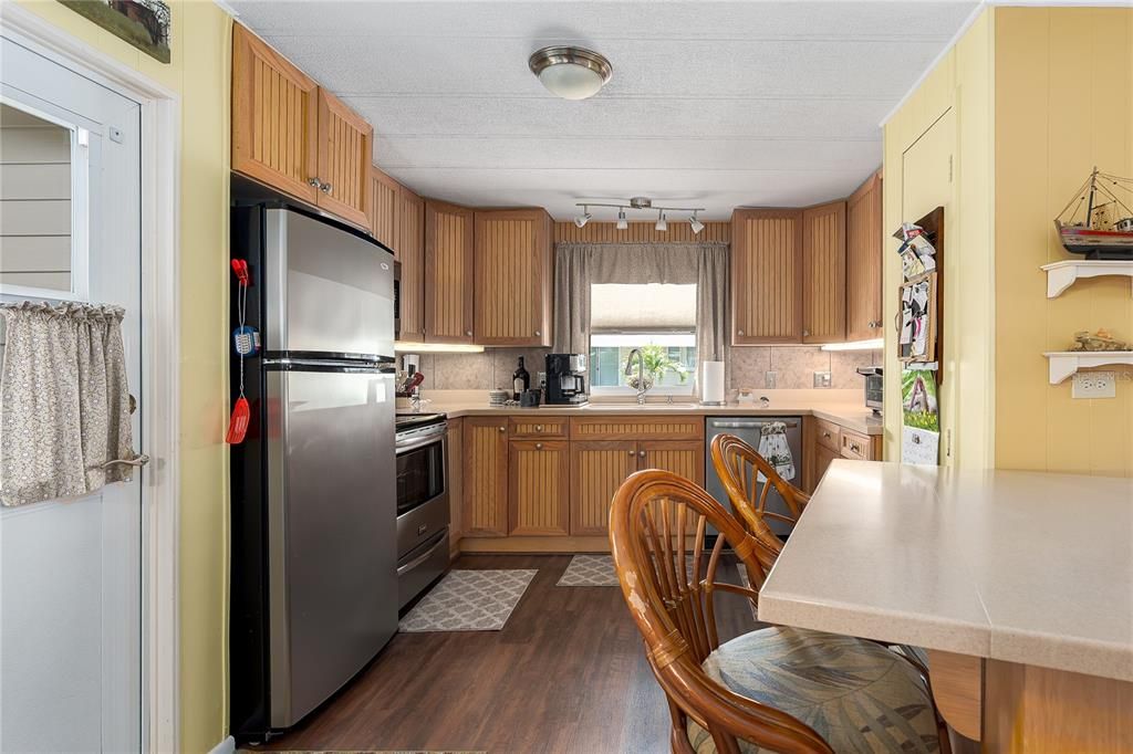 For Sale: $155,000 (2 beds, 2 baths, 954 Square Feet)