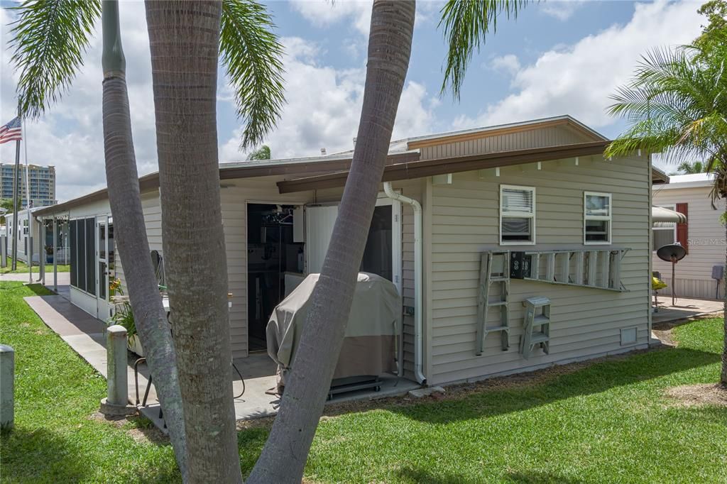 For Sale: $155,000 (2 beds, 2 baths, 954 Square Feet)