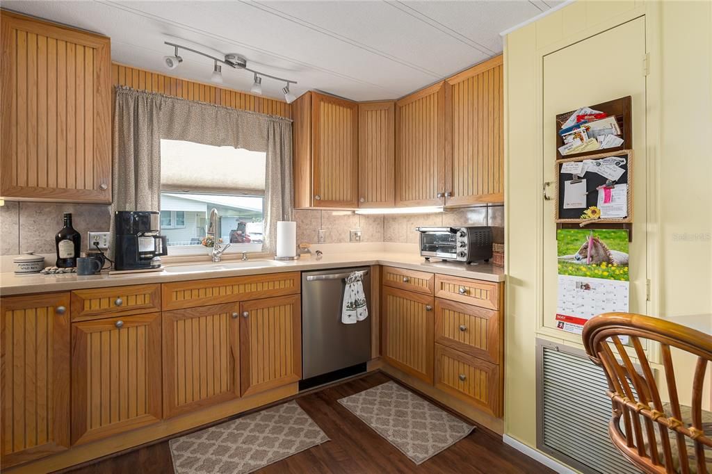 For Sale: $155,000 (2 beds, 2 baths, 954 Square Feet)