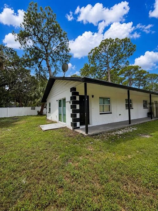 Active With Contract: $1,400 (2 beds, 1 baths, 850 Square Feet)