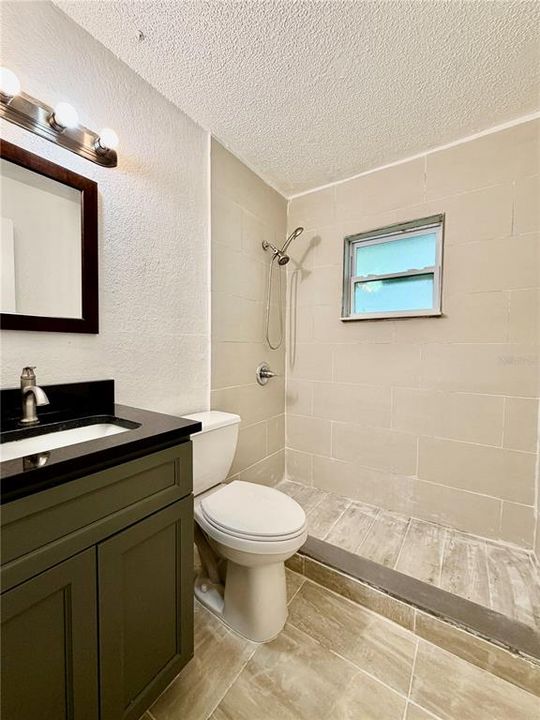 Active With Contract: $1,400 (2 beds, 1 baths, 850 Square Feet)