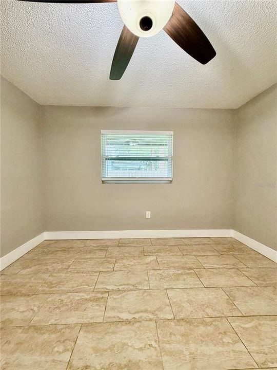Active With Contract: $1,400 (2 beds, 1 baths, 850 Square Feet)