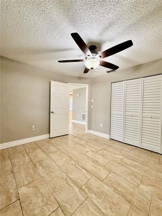 Active With Contract: $1,400 (2 beds, 1 baths, 850 Square Feet)
