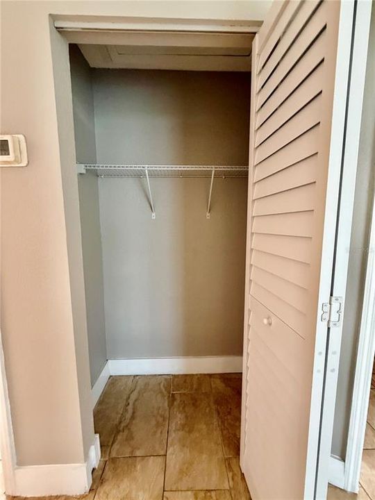 Active With Contract: $1,400 (2 beds, 1 baths, 850 Square Feet)