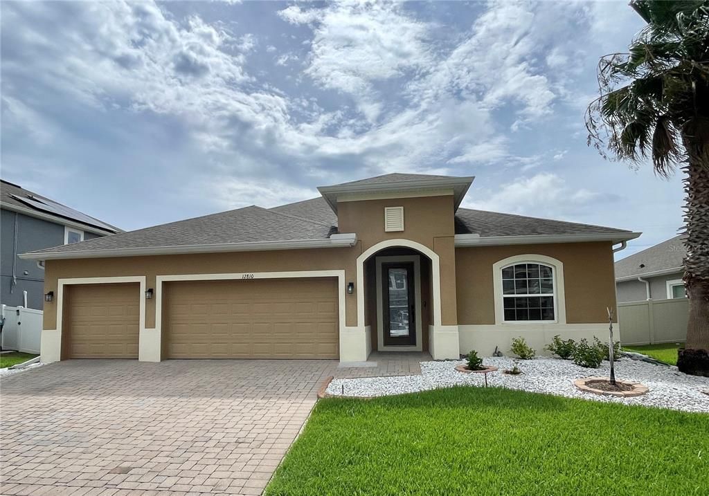For Sale: $565,000 (4 beds, 3 baths, 2780 Square Feet)
