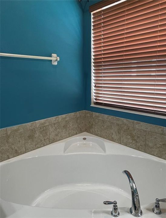 For Sale: $565,000 (4 beds, 3 baths, 2780 Square Feet)