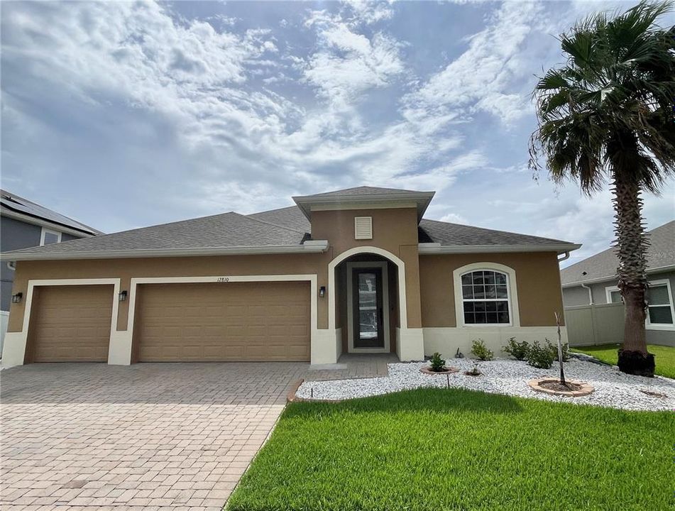 For Sale: $565,000 (4 beds, 3 baths, 2780 Square Feet)