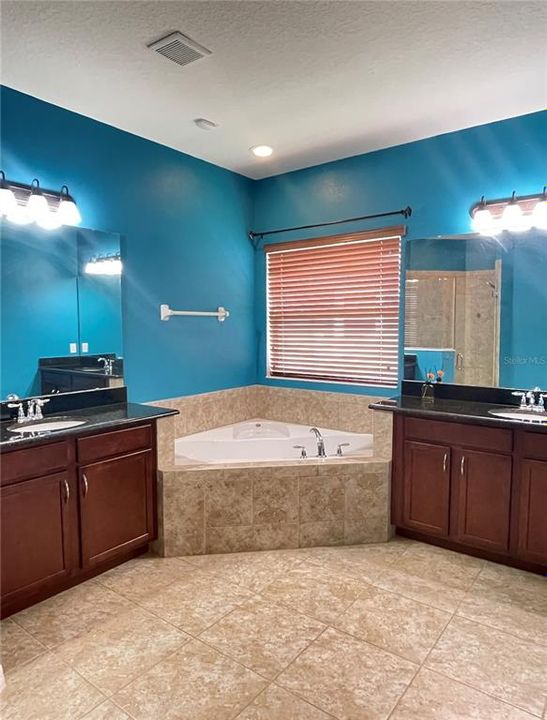 For Sale: $565,000 (4 beds, 3 baths, 2780 Square Feet)