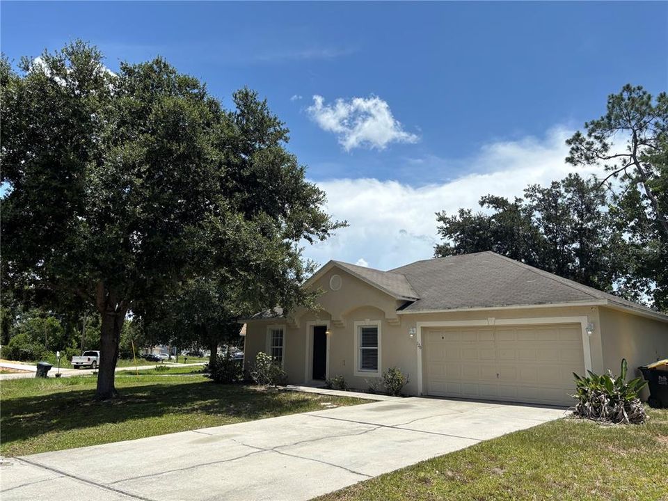 For Rent: $1,900 (3 beds, 2 baths, 1398 Square Feet)