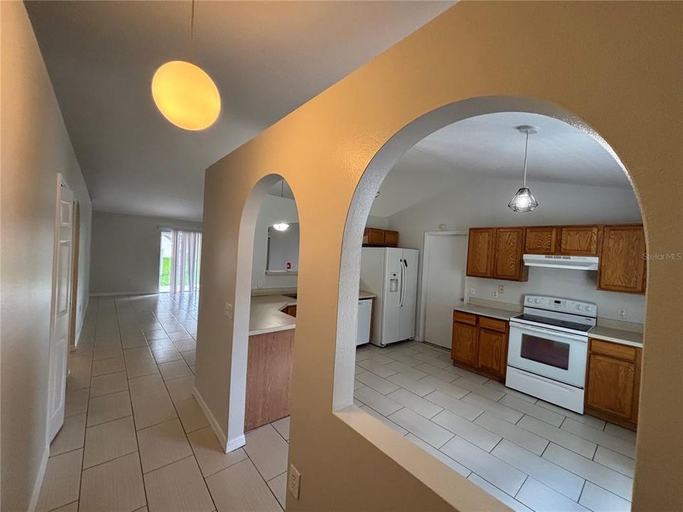 For Rent: $1,900 (3 beds, 2 baths, 1398 Square Feet)