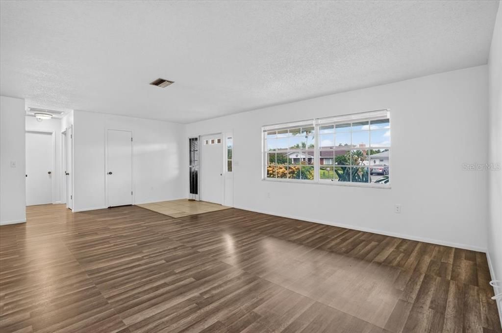 For Sale: $435,000 (3 beds, 2 baths, 2185 Square Feet)